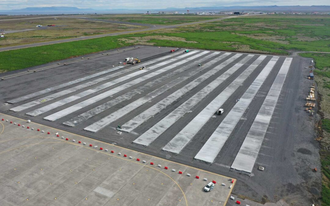 Concrete paving to areas 19001 and 19003at Keflavik Airport